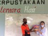 Tingkatkan Spiritual Quotient, WBP Lapas Piru Dibekali Buku Renungan Harian