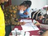 Petugas Bapas Ambon & Lapas Piru Dites Urine 
