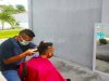 WBP Lapas Namlea Tunjukkan Skill di Bidang Pangkas Rambut