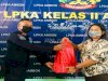 Jelang Natal, Petugas & Anak LPKA Ambon Dapat Bingkisan