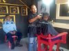 Nyonk Barbershop Pastikan Kerapian WBP Rutan Masohi