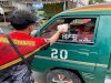 Jumat Berkah, Petugas Lapas Kotabaru Berbagi Nasi Bungkus dengan Masyarakat