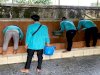 Klien Bapas Banjarmasin Wujudkan Indonesia ASRI, Bersihkan Langgar Syuhada Jelang Ramadan