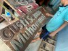 Warga Binaan Lapas Narkotika Karang Intan Buat Papan Nama Blok Bertema Pahlawan
