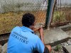Cegah Gangguan Kamtib, Lapas Piru Perbaiki Pagar Pengamanan