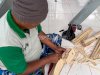 Warga Binaan Rutan Barabai Asah Kreativitas melalui Pembuatan Miniatur Kapal