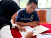 Tingkatkan Literasi, Warga Binaan Lapas Bandanaira Belajar Baca Tulis