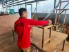 Warga Binaan Lapas Kendari Asah Keterampilan lewat Pembuatan Meja