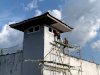 Pos Menara Rusak Berat, Lapas Atambua Libatkan Warga Binaan dalam Perbaikan