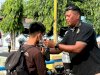 Rutan Majene Bagikan Paket Snack, Vitamin, dan Masker bagi Masyarakat Sekitar