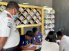 Dukung Pembinaan, Karutan Masohi Pantau Pembelajaran Calistung Warga Binaan