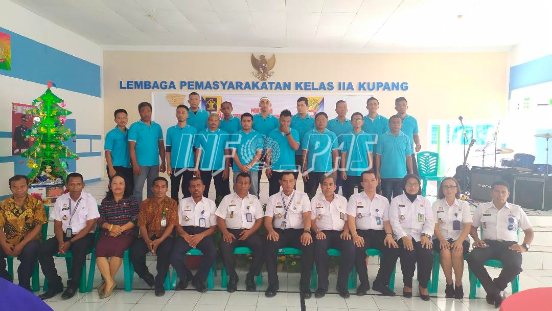 16 WBP Lapas Kupang Terima Piagam Penghargaan Rehabilitasi