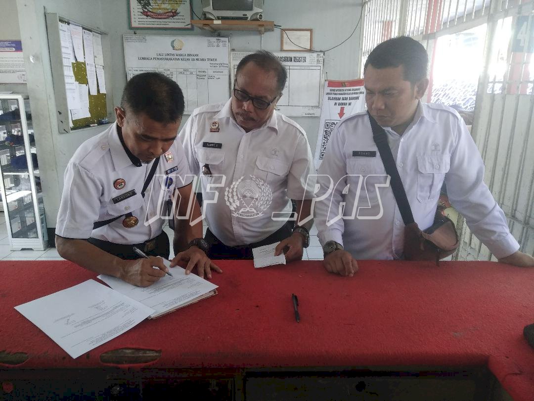 Memaksimalkan Pelayanan, Lapas Muara Teweh Bagikan Matras Kepada WBP