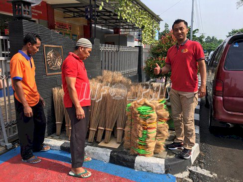 Penjualan Sapu Karya WBP Rutan Wates Tetap Berjalan Meski di Tengah Ancaman Corona