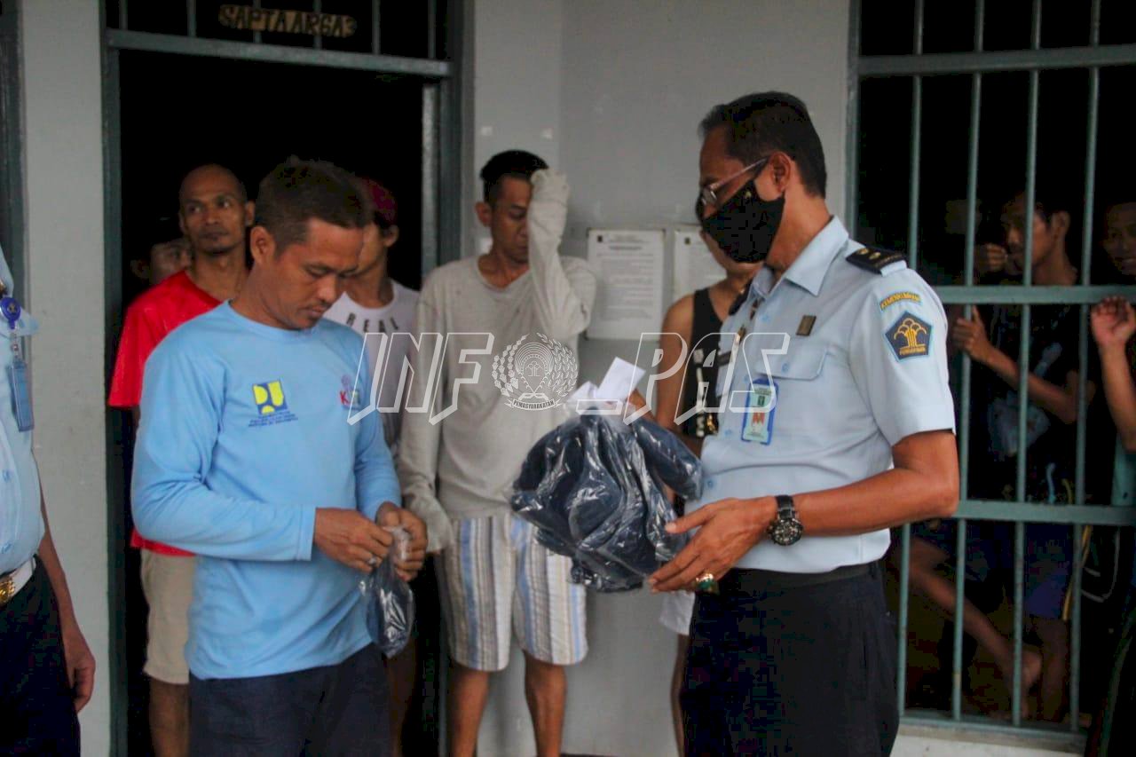 Lapas Kelas I Tangerang Bagikan Masker Untuk WBP