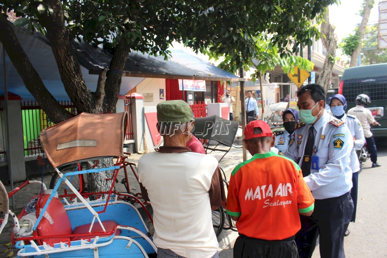 LPKA Blitar Bagikan Sembako & Masker