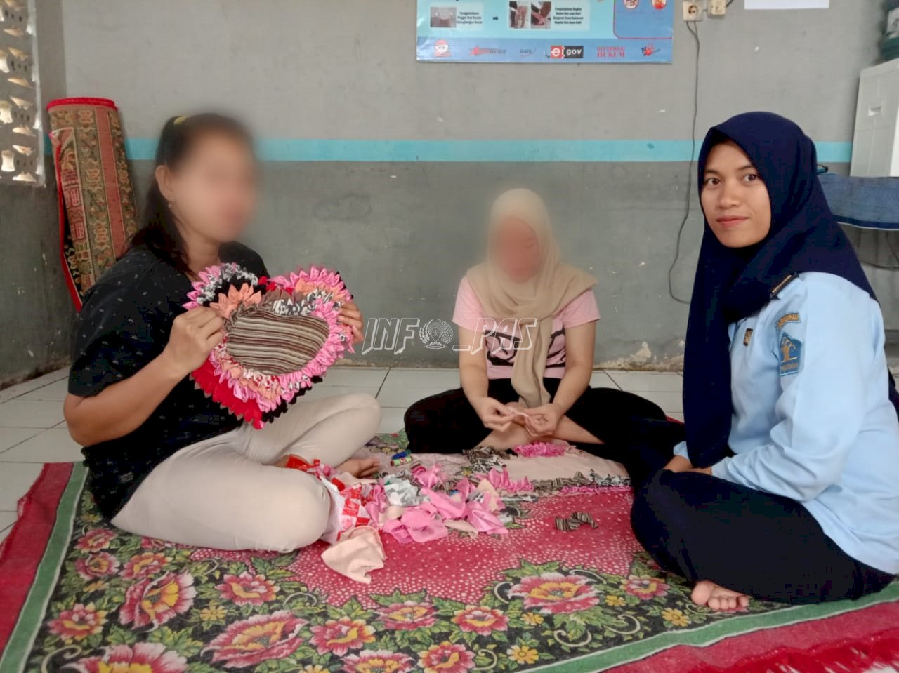 WBP Perempuan Rutan Buntok Buat Keset Dari Kain Perca