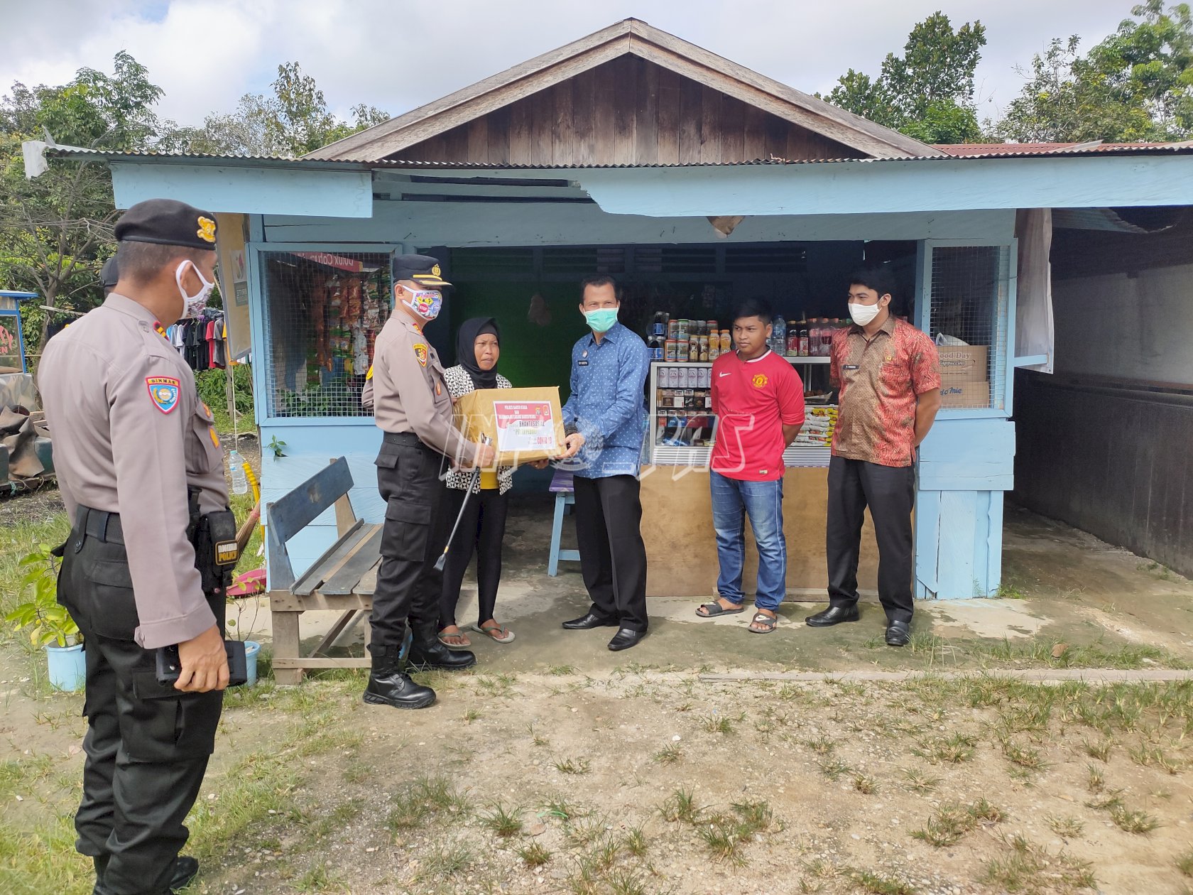 Klien Bapas Muara Teweh Terima Bantuan Beras