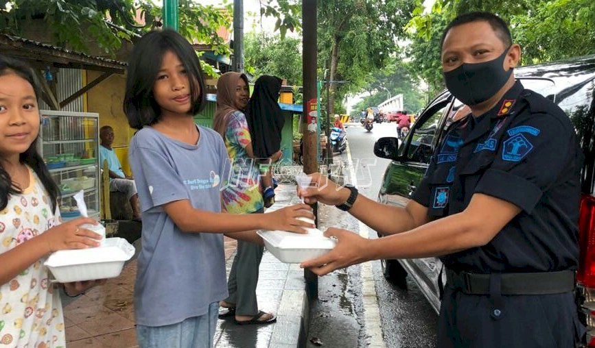 Rutan Bantaeng Berbagi Takjil Untuk Warga Kurang Mampu