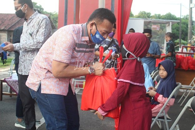 Lapas Cilegon Bagikan Sembako Untuk Yatim Piatu