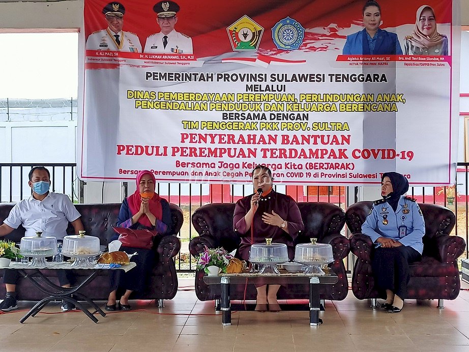 Kedatangan Ketua Tim PKK Sultra, LPP Kendari Terima Sejumlah Bantuan