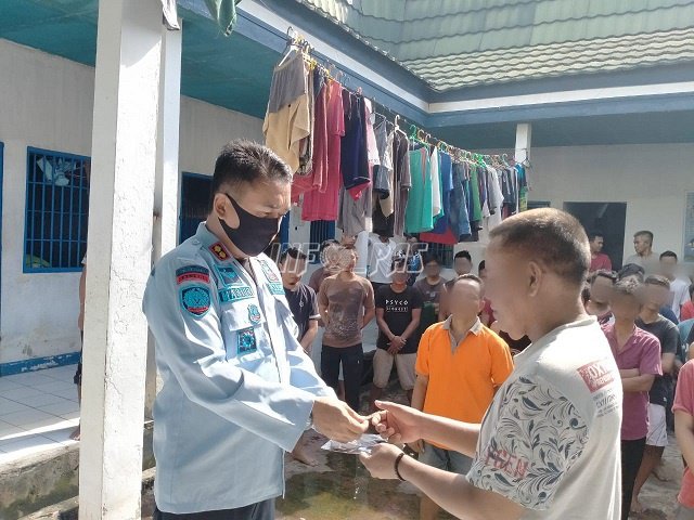 Rutan Buntok Salurkan Bantuan Masker & Multivitamin Kepada WBP