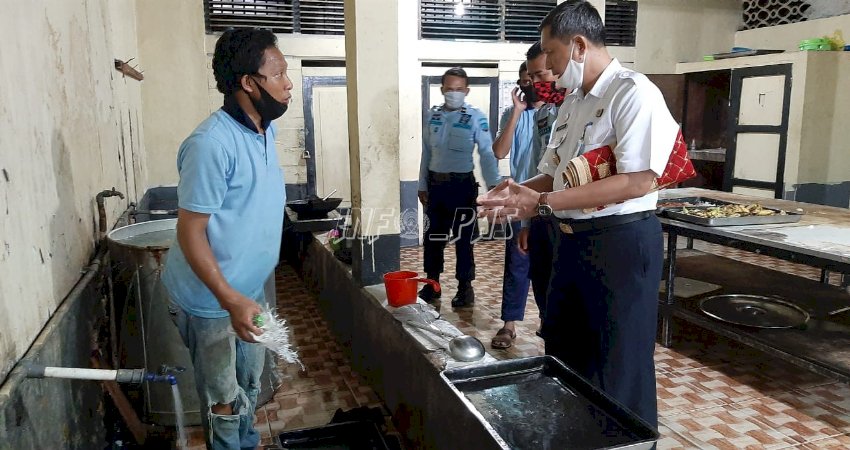 Kalapas Palangka Raya Pantau Kegiatan Dapur Lapas