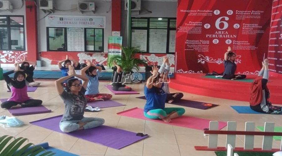 WBP Serius Ikuti Yoga di LPP Jakarta