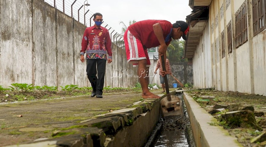 Cegah Banjir, Lapas Sampit Perbaiki Saluran Air