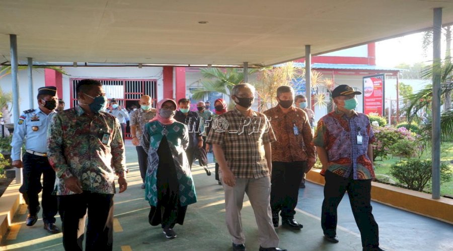 Staf Ahli Menkumham Beri Penguatan ZI di LPN Karang Intan