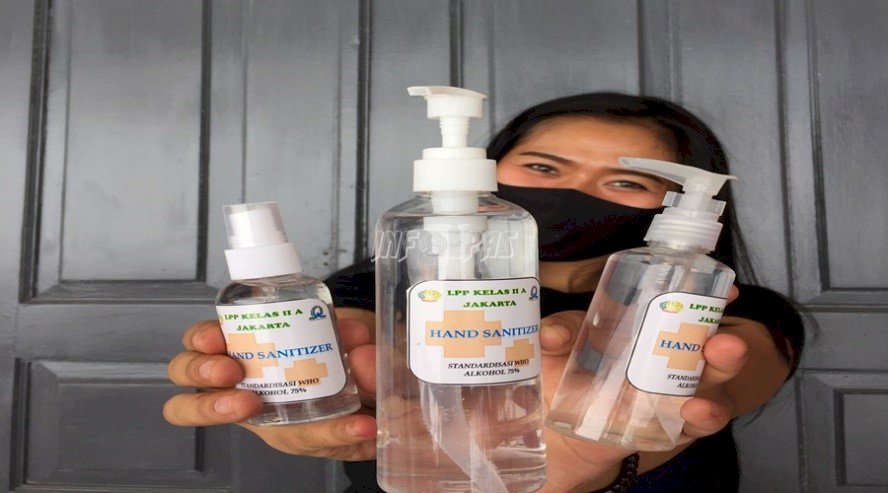 Tangkal COVID-19, WBP LPP Jakarta Buat Hand Sanitizer 