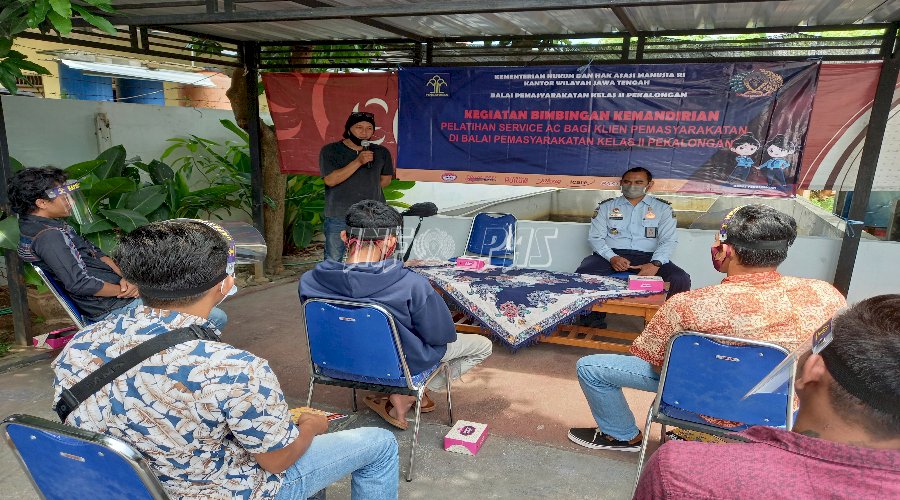 Klien Bapas Pekalongan Dapat Bimbingan Pelatihan Service AC