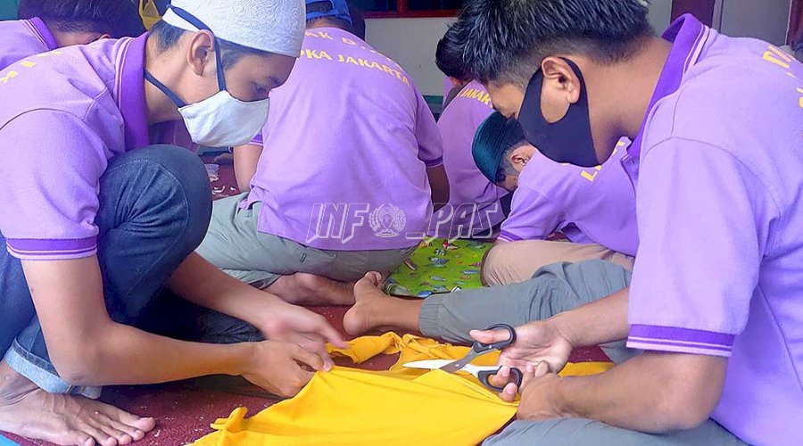 Peduli COVID-19, Anak LPKA Jakarta Belajar Buat Masker