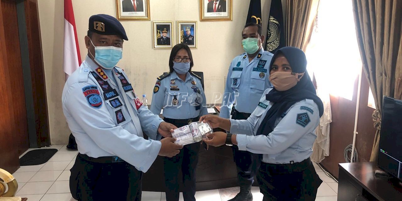 Perkuat Ketahanan Tubuh, Petugas Lapas Ambon Dibagikan Multivitamin