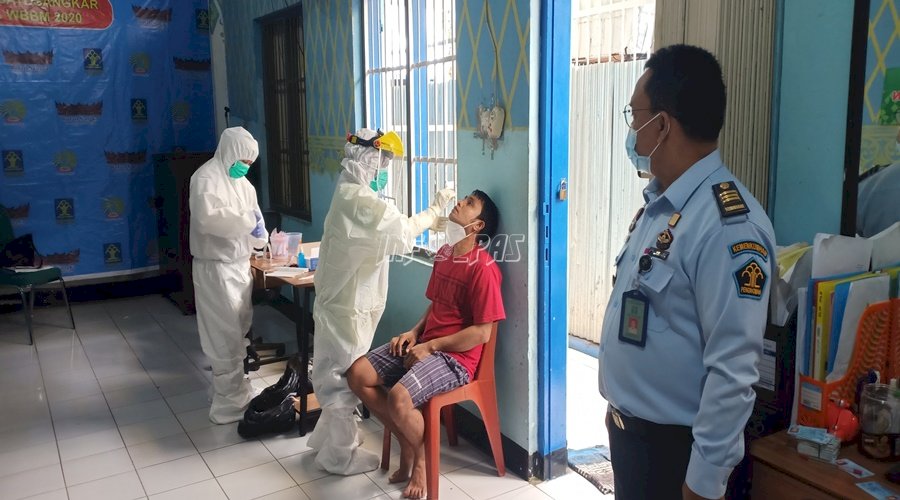 Lawan COVID-19, WBP Rutan Batusangkar Jalani Tes Swab