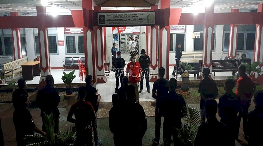 Cegah Gangguan Kamtib, Petugas Lapas Semarang Sidak Kamar Hunian