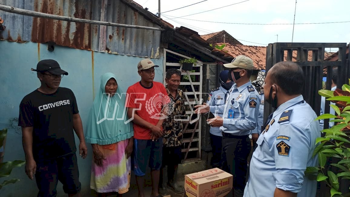 Bapas Pekalongan Salurkan Bantuan Kepada Korban Bencana Banjir