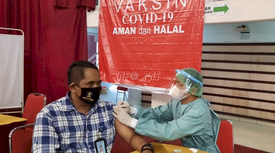 Kabapas Balikpapan Terima Vaksinasi COVID-19 Tahap II