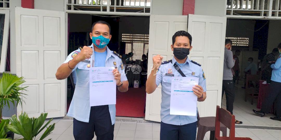 Petugas Rutan Palangka Raya Divaksin COVID-19