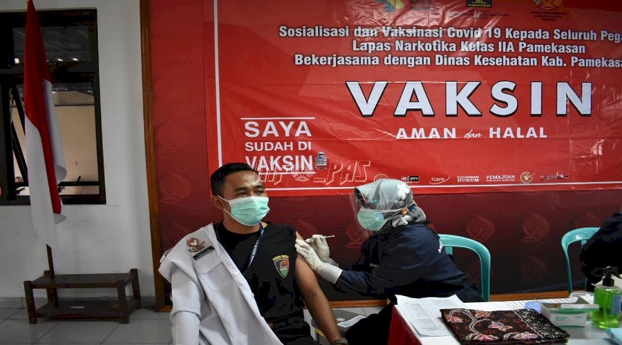 98 Petugas LPN Pamekasan Terima Vaksin COVID-19 Dosis 2