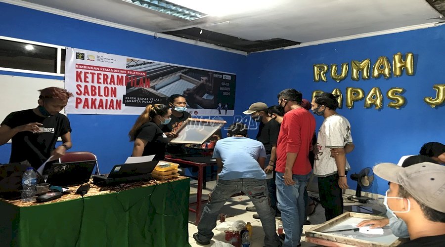 Klien Bapas Jakarta Pusat Belajar Sablon Metode 2 Warna