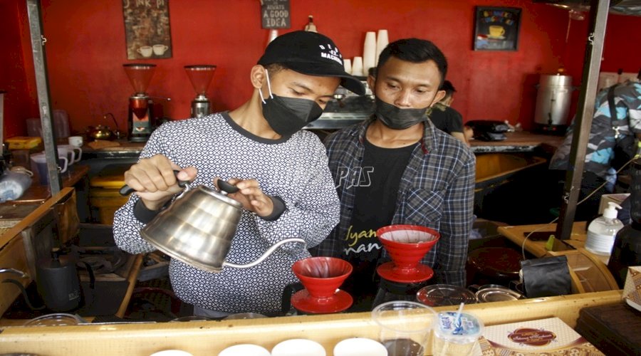 Klien Bapas Jakarta Pusat Lulus Pelatihan Barista