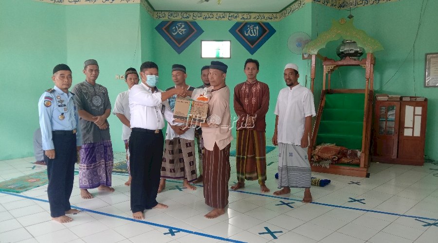 Kalapas Muara Teweh Serahkan Sound System Untuk Kegiatan Pesantren WBP