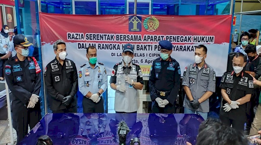 Kakanwil Kemenkumham DKI Jakarta Pimpin Razia di Lapas Cipinang