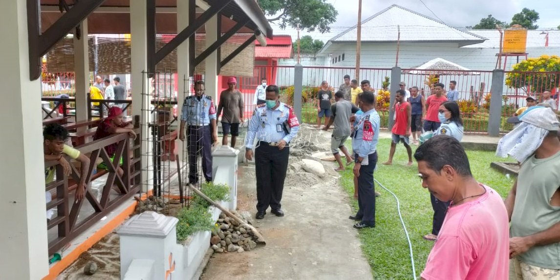 Lapas Ambon Letakkan Batu Pertama Pembuatan Papan Nama Gereja Solagracia