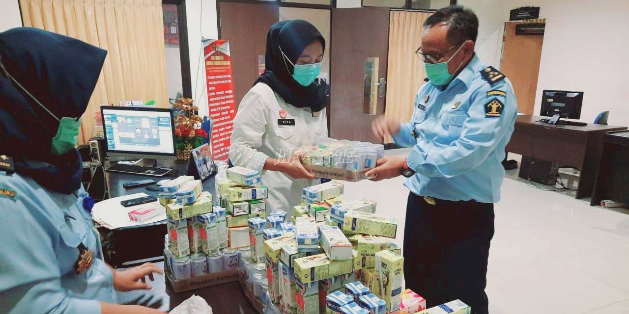 Divpas Maluku Bagikan Alat Kesehatan & Multivitamin