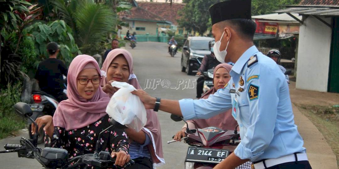 Berkah Ramadan, Lapas Cilegon Bagikan Ratusan Takjil untuk Masyarakat