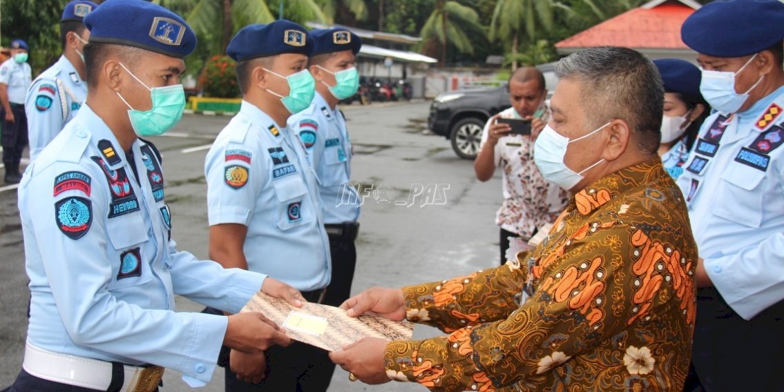 Gagalkan Penyelundupan Narkoba, 4 Petugas Lapas Ambon Terima Penghargaan 