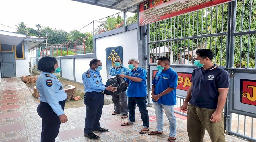 Secara Berkala, Lapas Ambon Bagikan Peralatan Mandi bagi WBP