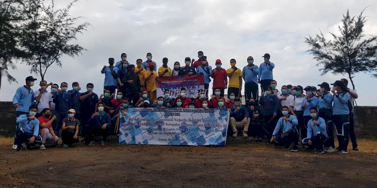 Sambut HANI, LPN Bangli Gotong Royong Bersihkan Pesisir Pantai